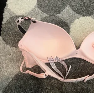 Victoria's Secret Lightly-Lined Wireless Bra thumbnail 4