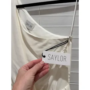NEW Saylor Revole one shoulder Dress Sz M White Feather Draped Cocktail Mini thumbnail 3