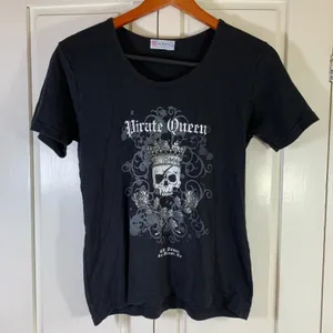 Y2K Yachtclub Pirate Queen T Shirt XL Old Town San‎ Diego CA Graphic Top Bling thumbnail 1