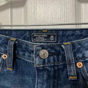 Abercrombie & Fitch‎ embroidered denim skirt size 25 thumbnail 5