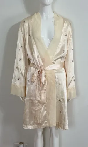 Morgan Taylor Women's Size XL Satin Cream Floral Kimono Robe Belt Embroidered thumbnail 1