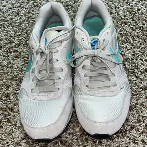 Women’s Nike MD runner 2, size 10 sneakers…grey and green thumbnail 2