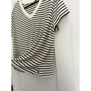 $98 Vineyard Vines White Navy striped Vneck Sweatshirt tee - XS thumbnail 3