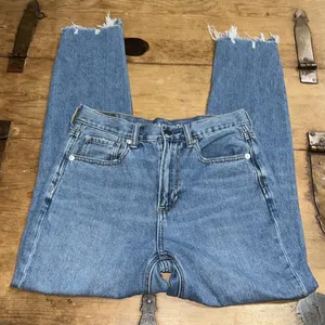 American Eagle Denim Distressed Mom Jeans Size 2 thumbnail 2