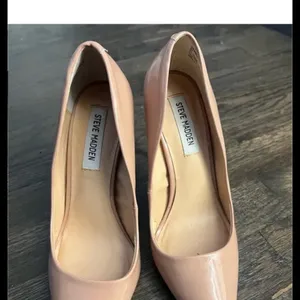 Steve Madden Blush Patent Pointed-Toe Pumps thumbnail 2