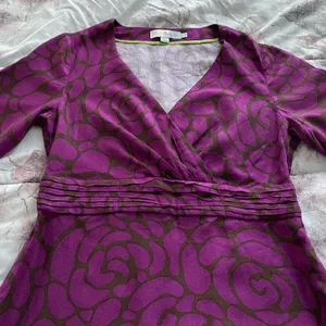 Boden purple black floral geometric print V-neck shift mini dress, size 6 preppy thumbnail 4