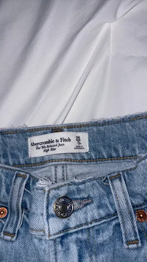 Abercrombie High-Rise Jeans 90s Relaxed thumbnail 3