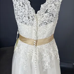 Women’s White Sleeveless V-Neck Wedding Dress Lace Applique Zip Back Size M NWT thumbnail 6