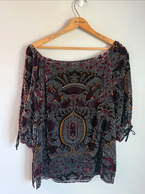 Alice + Olivia Alecia Off-Shoulder Top in baroque burnout paisley velvet Small thumbnail 3