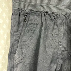 The‎ North Face Black Aphrodite 2.0 Capri Pants thumbnail 3
