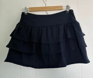 NWT Hollister Navy Blue Tiered Ruffle Skort Built-in Shorts Pockets Medium NEW thumbnail 1