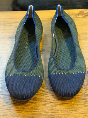 Rothy’s The Flat Highland Captoe NWOB Olive Navy Washable Flats Size 9 thumbnail 6
