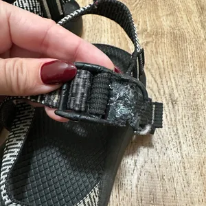 Chacos | Women's Z Cloud Black White Patterned Strappy Sport Sandals, Size 6 thumbnail 4