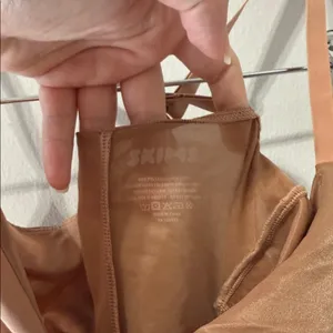SKIMS BARELY THERE BODYSUIT BRIEF Sz SMALL BRONZE thumbnail 5