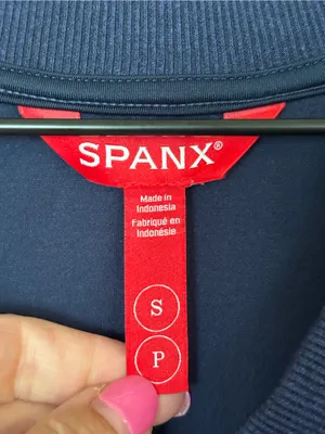 SPANX AirEssentials Brushed V-Neck Tunic
Sweatshirt thumbnail 5