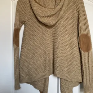 Abercrombie sweater with imitation Suede elbow patches thumbnail 6