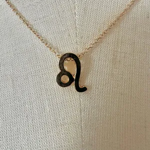 Leo zodiac sign gold tone pendant necklace thumbnail 2