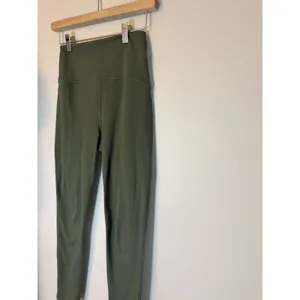 Beyond Yoga Space Dye High Waisted Dark Green Leggings Sz M thumbnail 11