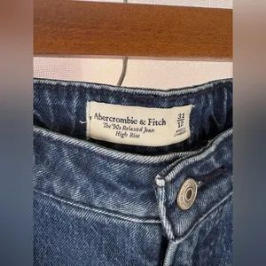 Abercrombie High Rise 90s‎ Relaxed Jean Raw Hem 31/12L long EUC thumbnail 3