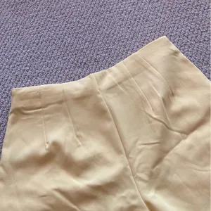 A New Day Bright Yellow Pleated Shorts High Rise Tailored Size 4 Pocket Like New thumbnail 11