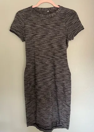 Lululemon & go Where To Dress Short Sleeve Sz 4 Heathered Black thumbnail 1