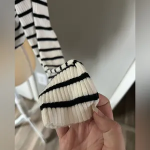 Abercrombie & Fitch Woman’s White & Black Striped Cotton Swearer Size Large thumbnail 7