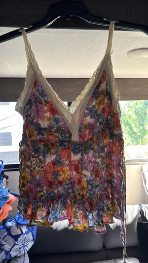 angie floral top thumbnail 1