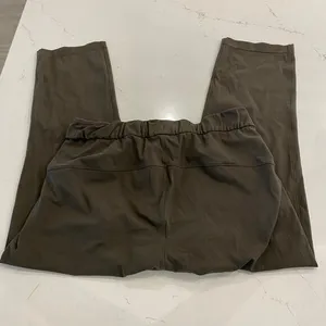 Lululemon On The Fly Crop Pants in Dark Olive size 6‎ thumbnail 6
