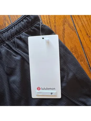 Lululemon Swiftly Short Mid-Rise 3” Black Size 12 NWT thumbnail 4