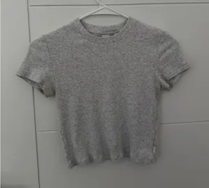 TNA Aritzia Cropped Heather Grey T-Shirt thumbnail 1