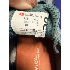 On Cloud Women's running Size 9 Green thumbnail 14