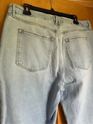Good American The Weekender Straight Leg Raw Hem Jeans Light Wash Size 14/32 thumbnail 4