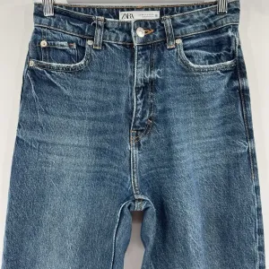 Zara Jeans‎ Women's Sz 2 Slim Straight Leg High Rise Dark Wash Blue Denim Casual thumbnail 2