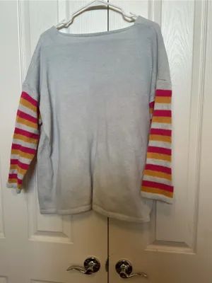 Light Crème V-Neck Sweater with Pink & Gold Heart Accents thumbnail 5