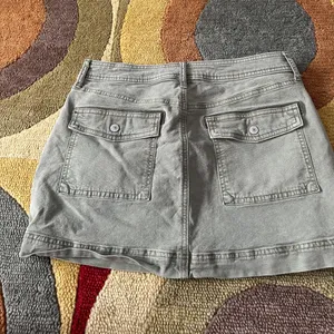 American Eagle Hi Rise Mini Skirt Olive Green Cargo Flap Pockets Size 8 thumbnail 6