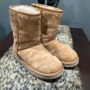 UGG CLASSIC‎ FLORA PERFORATED LEATHER BOOTS thumbnail 9