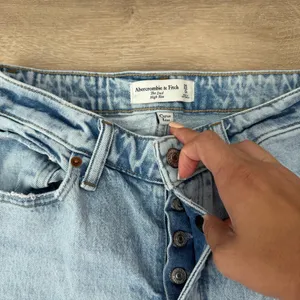 Abercrombie and Fitch The Dad High Rise Denim Jeans Curve Love thumbnail 8