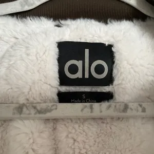 Alo Yoga Faux Fur Urbanite Bomber Espresso/Ivory S thumbnail 3