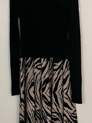 Sandra Darren Tiger Stripe Jacquard Flared Sweater Dress size small thumbnail 4