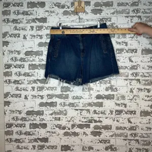 American Eagle | women denim mom shorts raw hem thumbnail 6