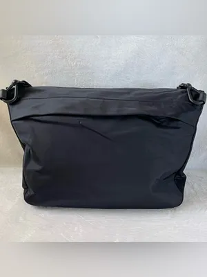 Lululemon All Night Festival Bag Large in Black Vol 10L Athleisure Minimalist thumbnail 6