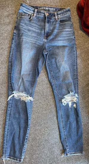 American Eagle Outfitters Mom Jean thumbnail 1