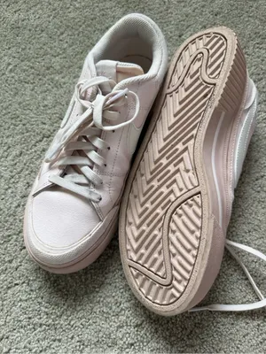Nike Women’s Light Pink Low-Top Sneakers with White Swoosh thumbnail 4