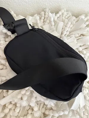 LULULEMON Everywhere Belt Bag in Black NWOT thumbnail 4