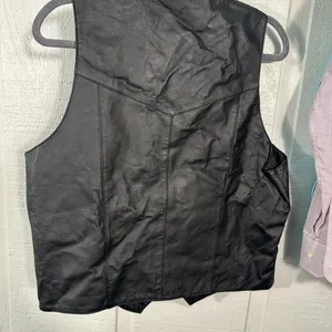 Vintage Wilda Black Genuine Leather Vest Motorcycle Riding Vest Size M EUC thumbnail 9