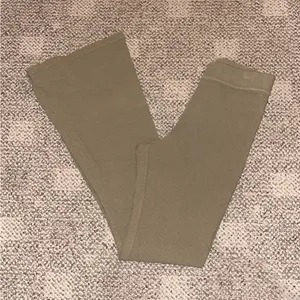 Aerie Party Favor High Waisted Flare Leggings thumbnail 2