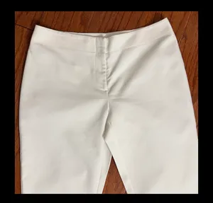 Chico’s white Ankle pants size 00 /Medium. ** refer to measurements for size. Gently warn & excellent condition. Priced to sell. Real pockets in back, still sewn in. Measurements approximately 15” waste x 36” long x 9” rise. Non-smoking home. Priced to sell at as is condition. Don’t like my price make reasonable offer! thumbnail 4