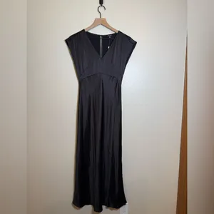 Madewell Wide V-Neck Satin Midi‎ Dress thumbnail 2