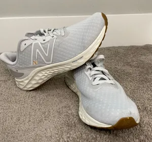 NWOT New Balance Fresh Foam Sneakers Women’s Size 7.5 thumbnail 1