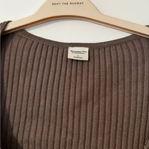 Abercrombie & Fitch Soft AF Collection Brown Cropped Ribbed Crossover Sweater thumbnail 7